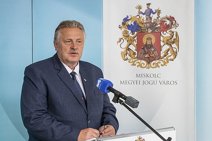 Veres Pál: tíz darab tisztán elektromos hajtású autóbuszt szerezhet be a Miskolc Városi Közlekedési Zrt.