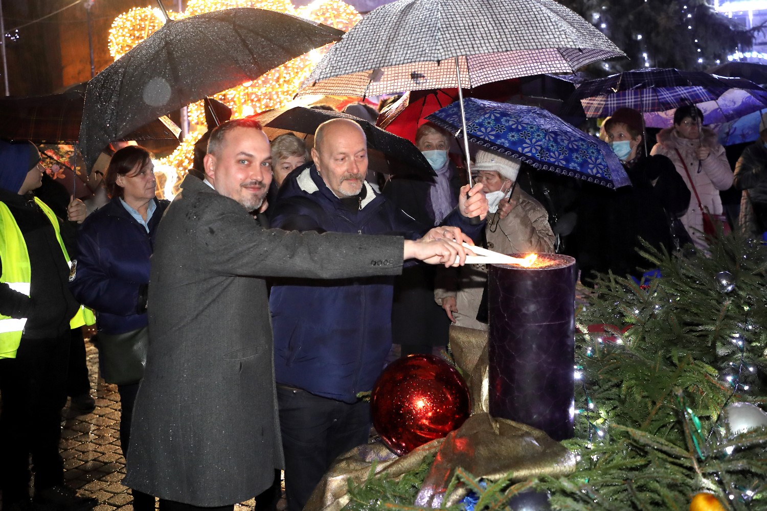 Meggyújtották a hit gyertyáját a Szent István téren