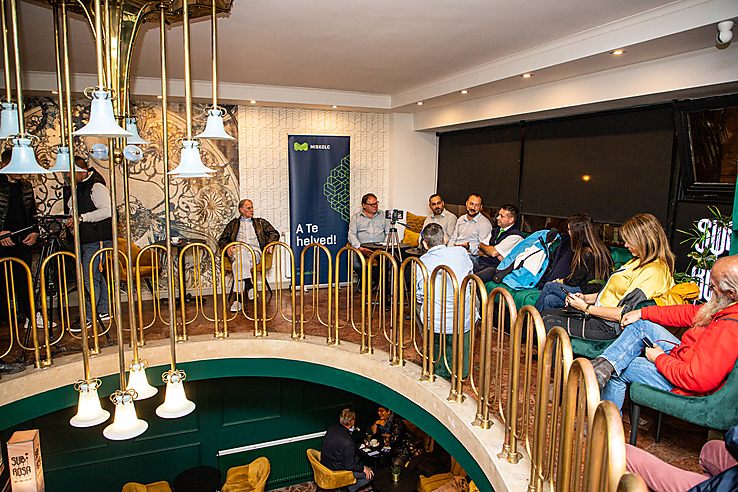 kávéházi beszélgetés