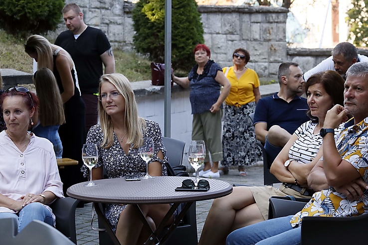 Az új strandról kvaterkáztak