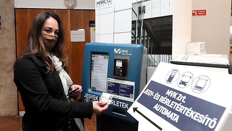 Jegyautomata a Miskolci Egyetemen, MiNap-archív; Fotó: Mocsári László
