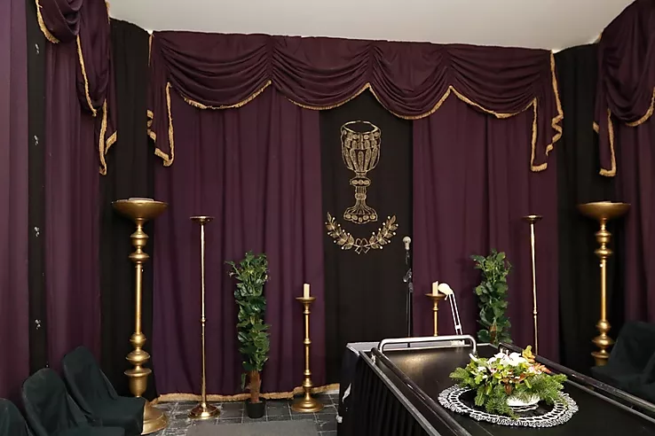 vasgyári temető ravatalozó