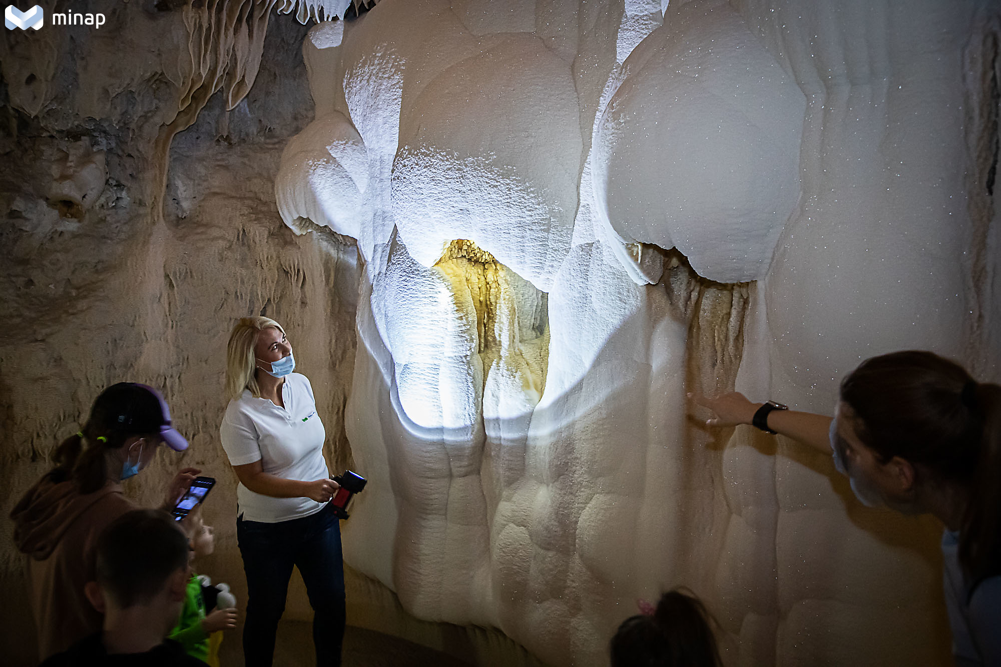 szárazlábas túra barlangfürdő