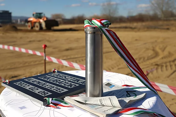 xanga alapkő letétel