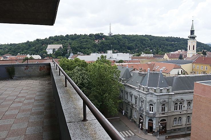 Látkép a néhai koli tetőről.