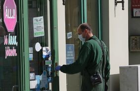 Elkezdték kézbesíteni a szájmaszkokat Miskolcon