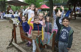 Nyitnak a bölcsik, ovik, az iskolákban marad a digitális oktatás