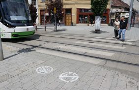 Piktogramok is figyelmeztetnek: VIGYÁZZ A ZEBRÁN!