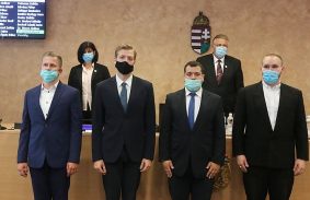 Új bizottsági tagok tettek esküt - fotó: Mocsári László