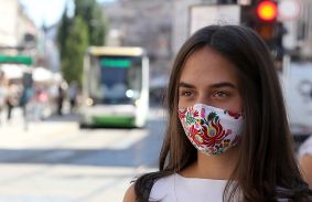 Folyamatosan ellenőrzik a maszk viselését