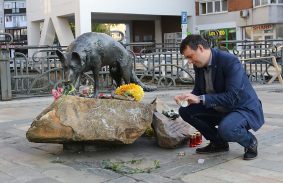 Mancsra, a miskolciak híres mentőkutyájára emlékeztek