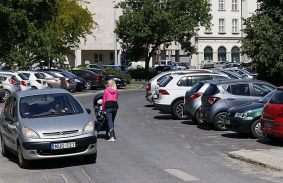 Már díjmentes a felszíni parkolás
