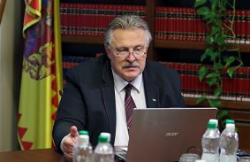 Rendkívüli tanácskozást tartott a miskolci operatív törzzsel Veres Pál
