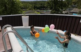 A gyerekeket köszöntötték az újranyílt Miskolctapolcai Strandon