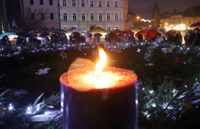 Meggyújtották a hit gyertyáját a Szent István téren