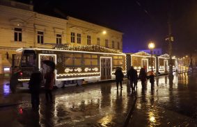 Már jár az „aranyos” járatunk, kigördült az Adventi villamos