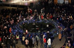 Négy gyertya fénye őrzi a Szent István teret 