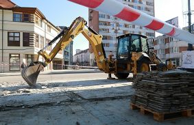 Rövidesen elkészül a Villanyrendőr buszmegállójának új burkolata