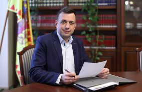 „Minden kiadást egyenként megvizsgálunk, és nem vagyunk restek alkudni sem”