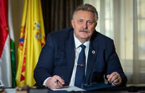 „SZÁMOLUNK, ALKUDOZUNK, KERESSÜK A MEGOLDÁST”