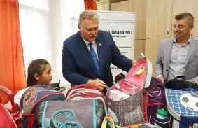 ÚJRAHASZNÁLT TÁSKÁK SEGÍTIK AZ ISKOLAKEZDÉST