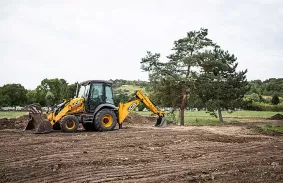 MÉG IDÉN BŐVÍTIK ÉS FEJLESZTIK A SZENTPÉTERI KAPUI TEMETŐT