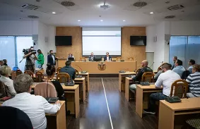 MEGMENTENÉK A BARLANGFÜRDŐT – A TURISZTIKAI VÁLLALKOZÁSOKKAL KÖZÖSEN KERES MEGOLDÁST A VÁROS