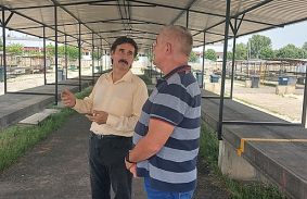 LEFEDIK A KŐASZTALOKAT A ZSARNAIN