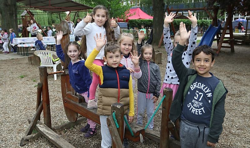 Nyitnak a bölcsik, ovik, az iskolákban marad a digitális oktatás