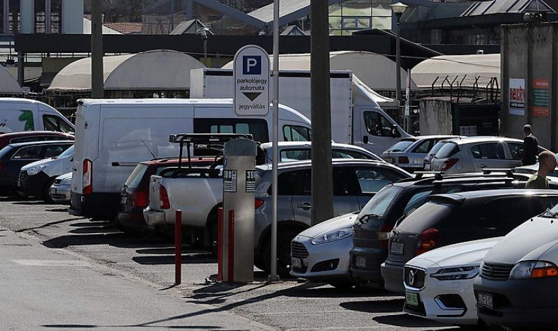 Újra fizetős lesz a parkolás július 1-től Miskolcon is