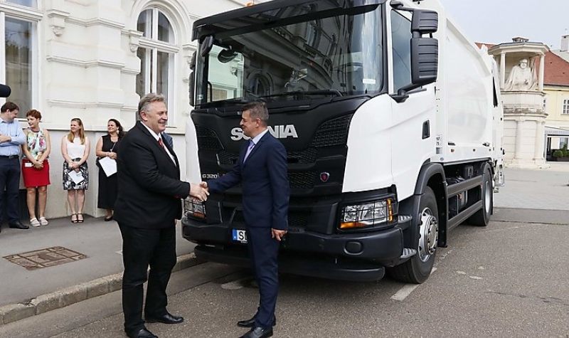 Új szemétszállító kocsikkal gyarapodott a MiReHu flottája