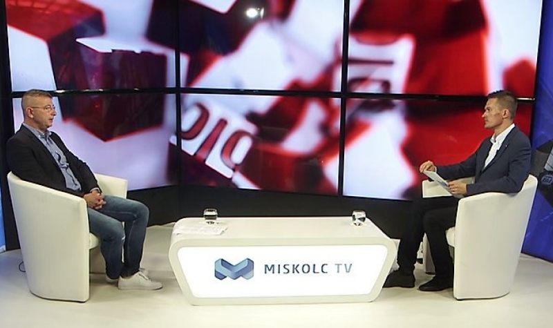 Emelik a béreket, visszavezetik a béren kívüli juttatásokat a Holdingnál és a tagvállalatoknál