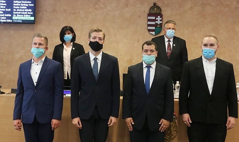 Új bizottsági tagok tettek esküt - fotó: Mocsári László