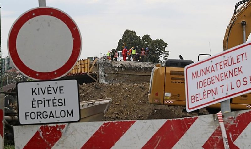 Y-híd: lassan csak hűlt helye marad a régi felüljárónak
