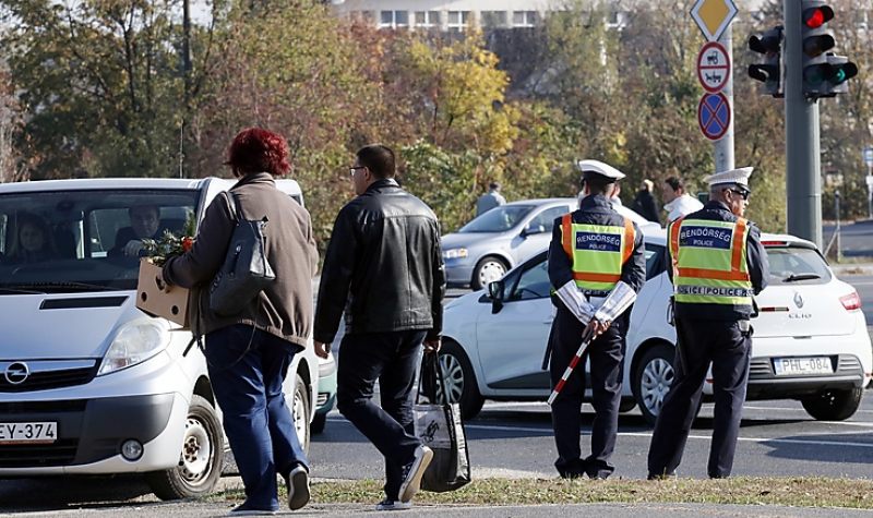 Díjmentes parkolás a temetők környékén halottak napján