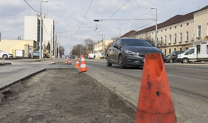 Városszerte megkezdődött az utak kátyúzása