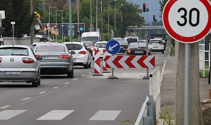 A nyitókép a Kiss Ernő utca 2020-as garanciális karbantartása során készült.