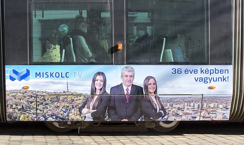 Hírek tévében, újságban, neten