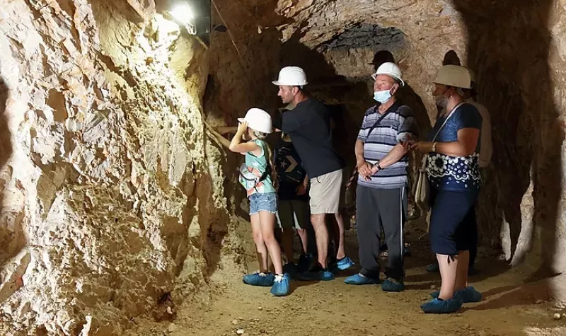 Karbantartás és szárazlábas túrák januárban a Barlangfürdőben