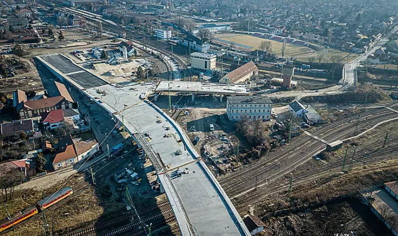 Már körvonalazódnak az Y-híd kontúrjai