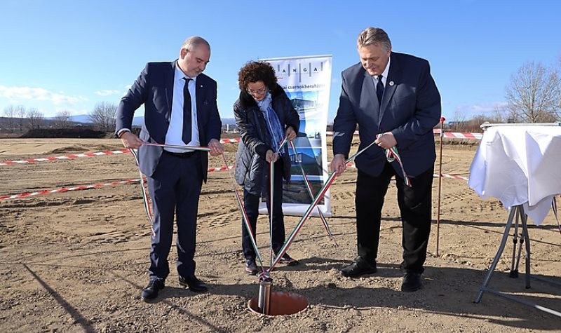 Letették a Xanga logisztikai inkubátorházának alapkövét