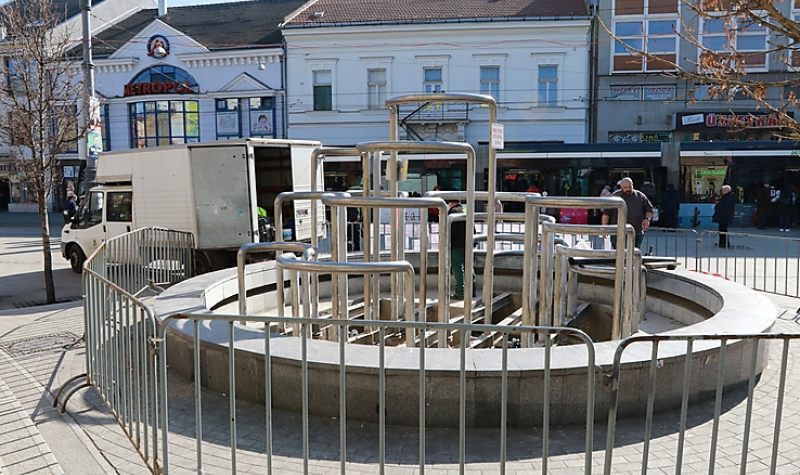 Megújul a Centrum előtti szökőkút 