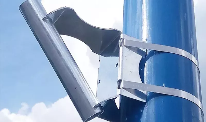 Ezer zászlótartó ajándékba 