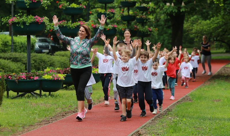 Modern futópálya a belváros közepén, zöld övezetben 