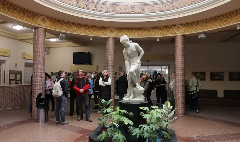 MOST MÉG SZÁRAZ LÁBBAL KÖZLEKEDHETTEK A BARLANGFÜRDŐBEN, JÖVŐ HÉTEN NYITÁS!