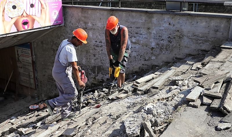 MEGKEZDŐDÖTT A BÚZA TÉRI ALULJÁRÓ LÉPCSŐSORAINAK FELÚJÍTÁSA