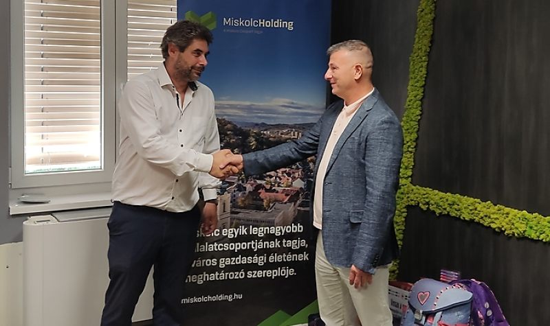 Célba ért a Miskolc Holding dolgozóinak sulikezdési adománya
